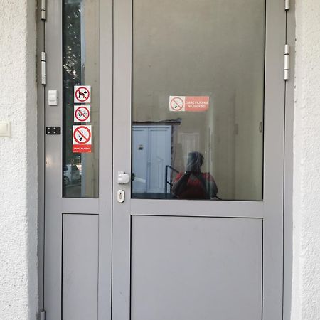 Living Bratislava By The Bus Station Hostel Екстериор снимка