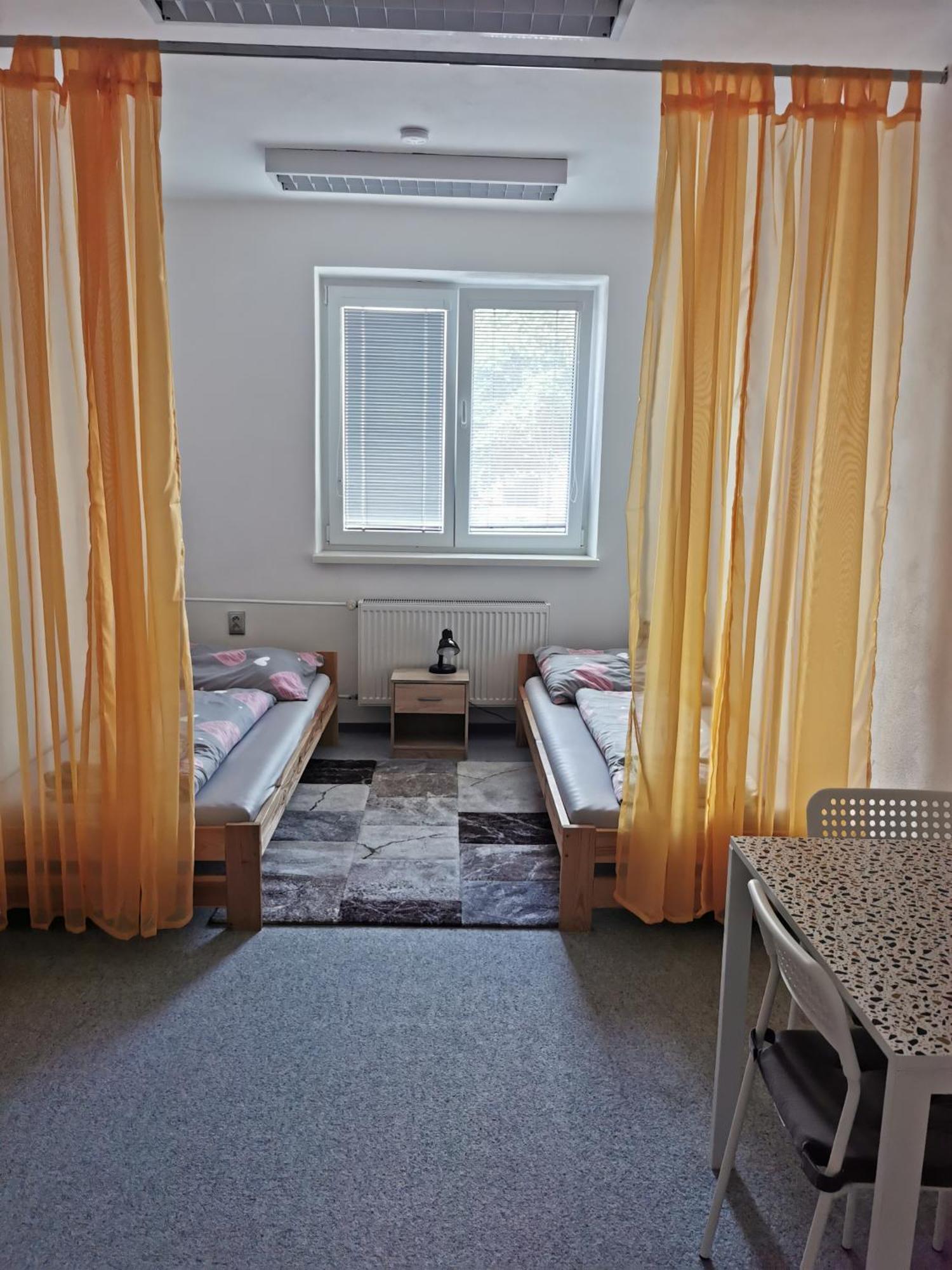 Living Bratislava By The Bus Station Hostel Екстериор снимка