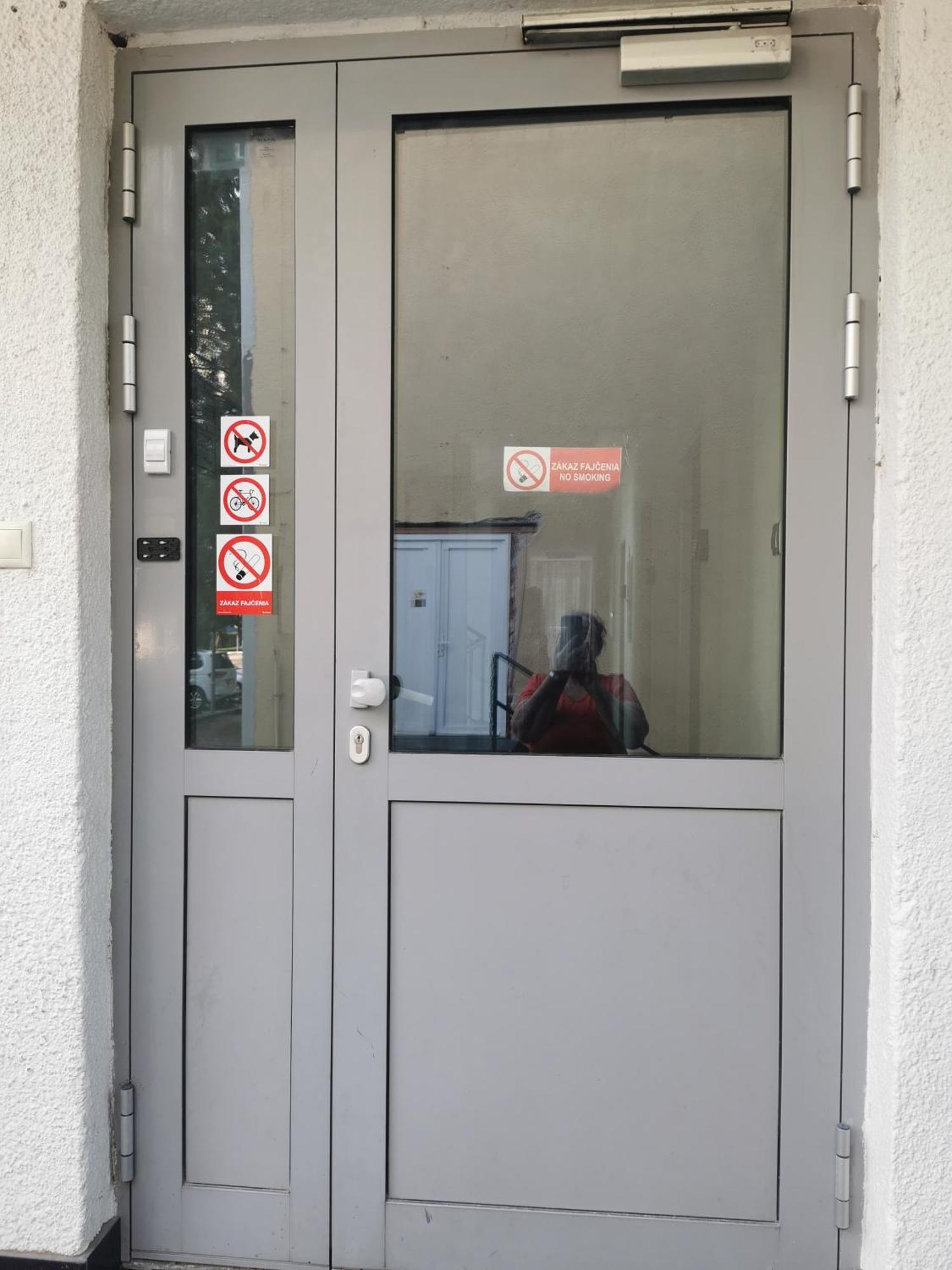 Living Bratislava By The Bus Station Hostel Екстериор снимка